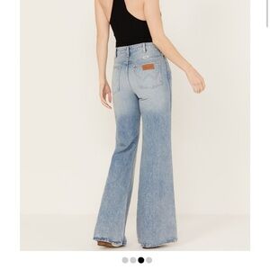 Women’s wrangler wanderer, high-rise flare jeans 29/34